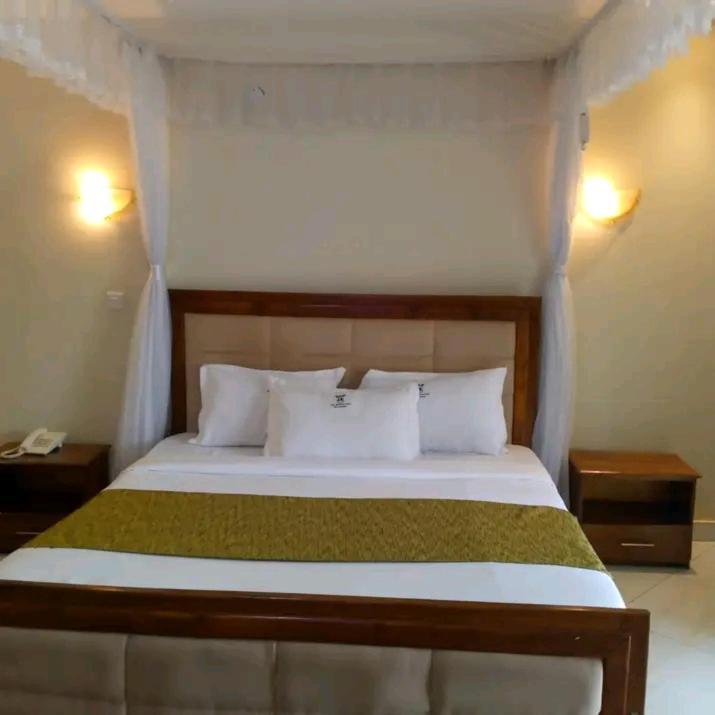Arch Apartments And Hotel Кампала Экстерьер фото